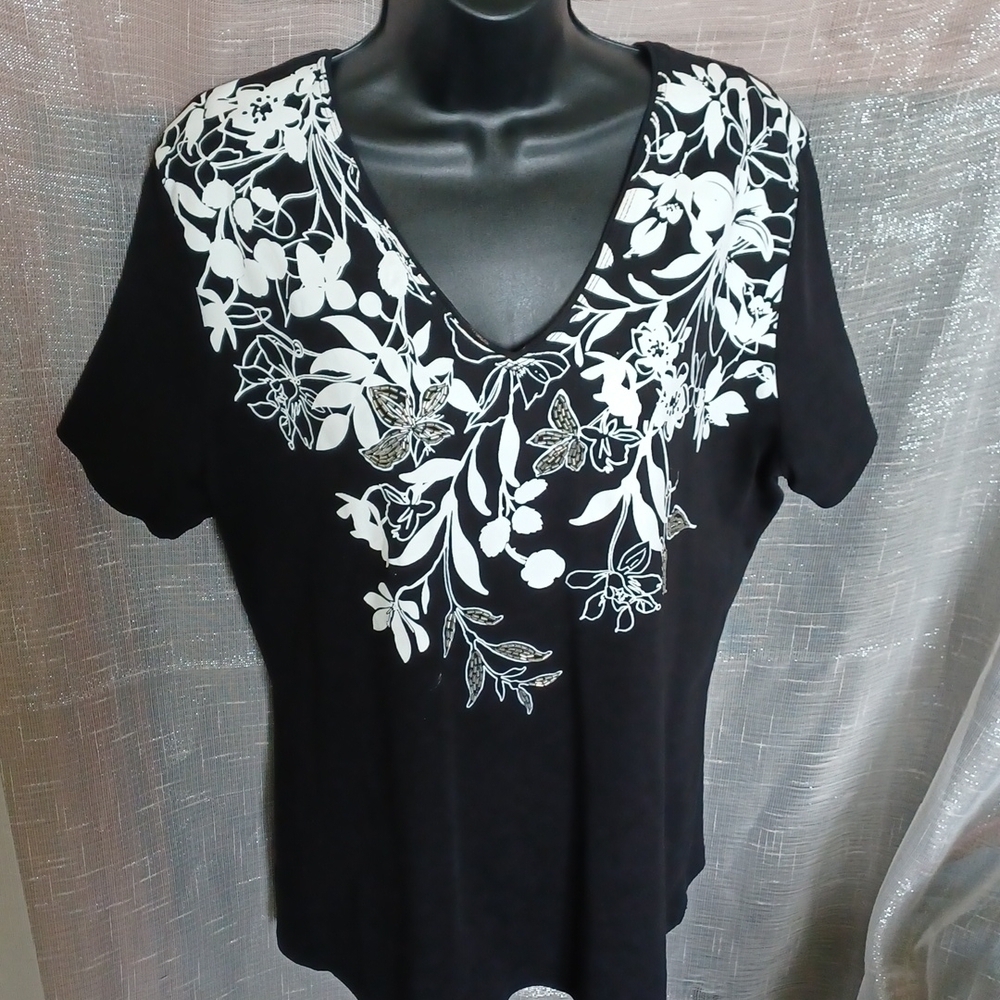 JM Collection NWOT Short Sleeve Black Top. Sz. LG.